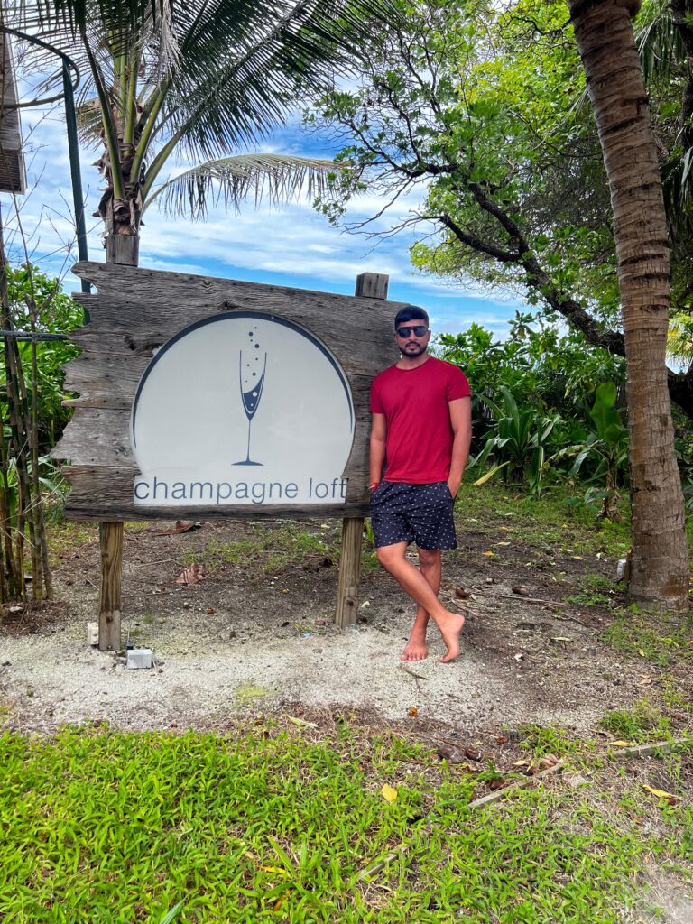 Kuramathi maldives Review - BAR Champagne Loft